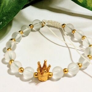 Elegant Gold and White Beaded Bracelet with Crown Charm